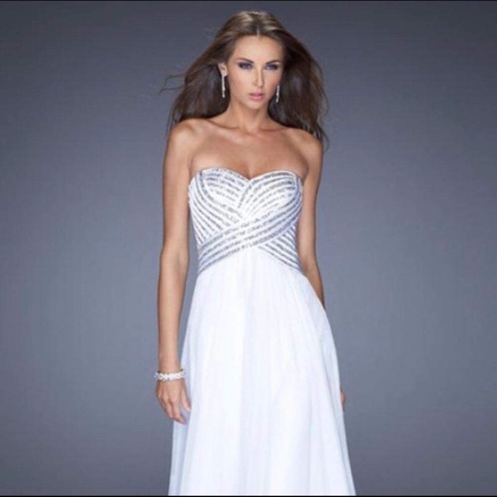 Beautiful La Femme long white strapless dress